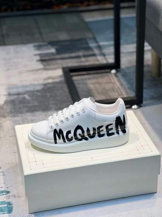 Picture of Alexander McQueen Shoes _SKUAlexanderMcQueensz35-45hnw0601180